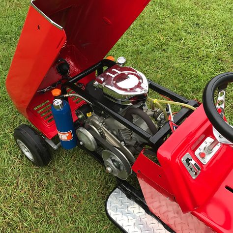 Custom Racing Dragster Lawn Mower Race Mower, Racing Mower, Lawn Mower Racing, Street Legal Golf Cart, Build A Go Kart, Diy Go Kart, Tractor Mower, Go Carts, Road Vehicle