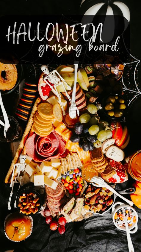 Halloween Grazing Table, Halloween Grazing Board, Grazing Table Ideas, Halloween Finger Foods, Cinnamon Sugar Apples, Grazing Board, Spooky Food, Grazing Table, Halloween Appetizers