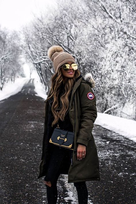 fashion blogger mia mia mine wearing a canada goose parka and a prada cahier bag Canada Goose Women Outfits, Prada Cahier Bag, Dressy Winter, Winter Mode Outfits, Canada Goose Parka, Canada Goose Women, Outfits Cold, Canada Fashion, Winter Outfits Cold