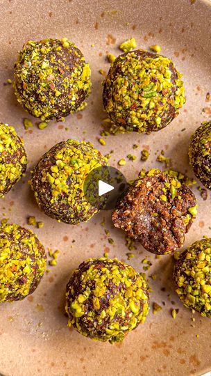 80K views · 57 reactions | RECIPE BELOW 👇🏽 ⁣
💚 PISTACHIO ENERGY BALLS 💚⁣
⁣
Welcome your new favourite snack 👏🏾 ⁣
⁣
These pistachio energy balls are packed full of goodness. Make them as part of your meal prep, so you can enjoy them throughout the week 💪🏽⁣
⁣
DB x ⁣
⁣
INGREDIENTS ⁣
⁣
▪️1 and a half cup oats⁣
▪️2 tbsp cocoa powder⁣
▪️1/3 cup pumpkin seeds⁣
▪️13 dates, to soften leave in warm water for 30 minutes then drain ⁣
▪️1/4 cup peanut butter ⁣
▪️1/3 cup crushed pistachios ⁣
⁣
METHOD ⁣
⁣
▪️Blitz the above ingredients. Mixture should hold together, if it doesn’t add a tbsp of water at a time.⁣
▪️Roll into balls ⁣
▪️Roll each ball into crushed pistachios ⁣
▪️Store in an airtight container in the fridge for up to 1 week⁣
⁣
#energyballs #pistachios #oats #mealprep #mealprepideas #da Pistachio Energy Balls, Pistachio Balls, Crushed Pistachios, Power Balls, Dry Fruit, Energy Balls, Favorite Snack, Pumpkin Seeds, Dried Fruit