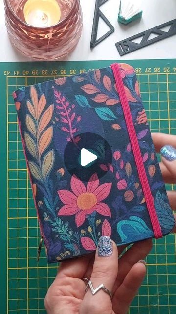 Custom Journal Cover Ideas, Diy Notebook Cover Aesthetic, Handmade Book Covers Diy, Libro Artesanal Ideas, Aesthetic Book Cover Diy, Cricut Notebook, Book Binding Ideas, Notebook Cover Diy, Book Art Diy Tutorial