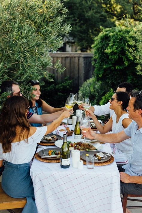 Italian Dinner Party, Hosting Dinner, Camille Styles, Dinner Party Summer, Outdoor Dinner, Italian Dinner, Lemongrass Essential Oil, Party Photography, Dinner With Friends