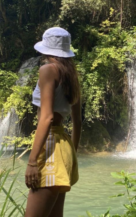 Water Hike Outfit, Hiking Astethic Outfits, Hiking Fits Summer Aesthetic, Hot Hiking Outfit, Backpacking Summer Outfits, Summer Nature Outfit, Tropical Backpacking Outfits, Hiking Outfit Tropical, Mountain Aesthetic Outfit Summer