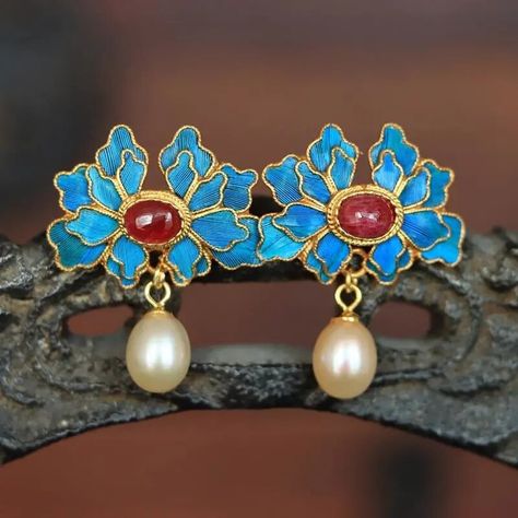 Womens Silver Jewelry, Tibetan Jewelry, Stud Style, Ruby Earrings, Traditional Jewelry, Stunning Earrings, Fine Jewellery Earrings, Unique Charms, Style Retro