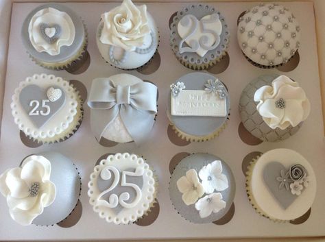 Silver Wedding Anniversary Cake Ideas, 25th Anniversary Cupcakes, Anniversary Cupcake Ideas, Wedding Cupcakes Fondant, Silver Anniversary Cake, Wedding Anniversary Cupcakes, Silver Wedding Anniversary Cake, Cupcakes Pretty, Silver Wedding Anniversary Party