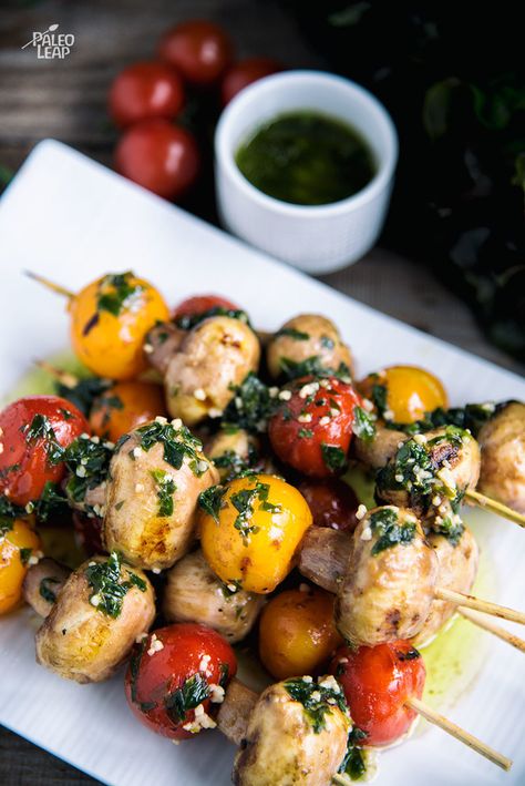 Vegetable skewers in an olive oil sauce packed with fresh herbs and garlic. A great side dish for anything else on the grill. Skewers Vegetable, Mushroom Skewers, Olive Oil Sauce, Veggie Kabobs, Skewer Appetizers, Vegetable Skewers, Paleo Sides, Veggie Skewers, Skewer Recipes