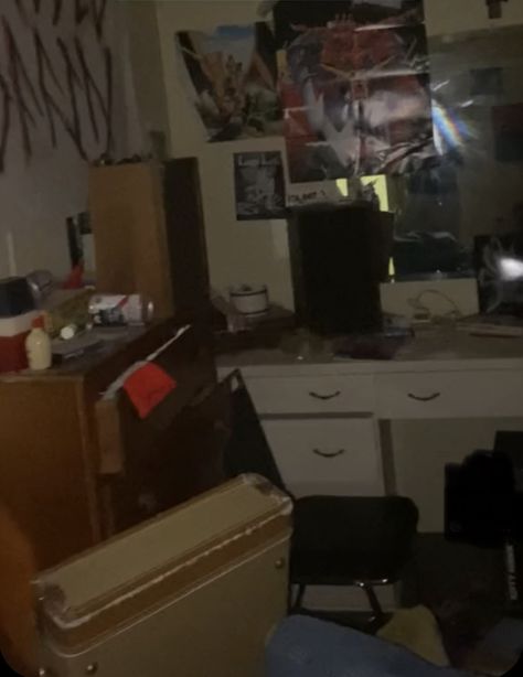 Eddie Munson Trailer Inside, Eddie Munson Bedroom, Eddie Munson Trailer, Eddie Munson Room, Munson Trailer, Hawkins Visualization, Stranger Things Location, Script Doctor, Eddie Edward