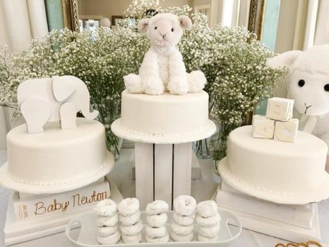 Elegant Gender Neutral Baby Shower - Northshore Parent Gender Neutral Baby Shower Ideas, Neutral Baby Shower Ideas, Gender Neutral Party Themes, Baby Shower Themes Neutral, Baby Lamb Baby Shower, Neutral Party, White Baby Showers, Elegant Baby Shower, Gender Reveal Party Decorations