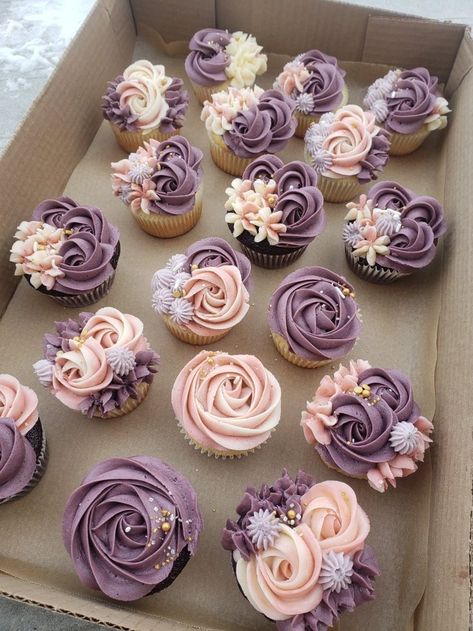 Purple Frosted Cupcakes, Pink And Purple Butterfly Cupcakes, Purple Rose Cupcakes, Light Purple Cupcakes, Aesthetic Cupcakes Pastel, Lavender Baby Shower Cake, Wedding Cupcake Designs, Purple Vintage Cake, Purple Flower Cupcakes