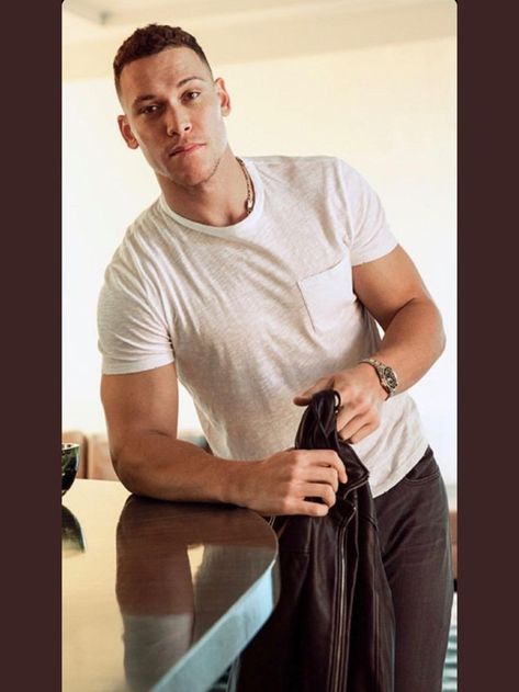 Rocking the plain white tee Yankees Poster, Here Comes The Judge, Baseball Videos, Giancarlo Stanton, Aaron Judge, Yankees Fan, New York Yankees Baseball, Baseball Boys, Baseball Photos