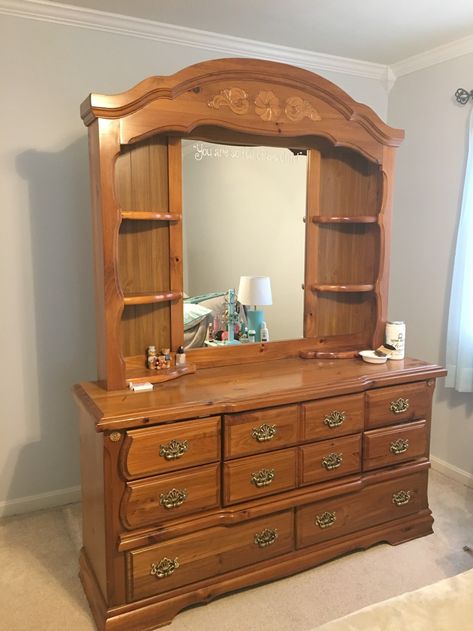 Chalk Paint Dresser Makeover - Amy Latta Creations Dresser Mirror Repurposed, Dresser With Mirror Decor, Mirror Makeover Diy, Refinished Dresser Diy, Bedroom Furniture Redo, Shelf Makeover, Chalk Paint Dresser, Mirror Decor Ideas, Paint Dresser