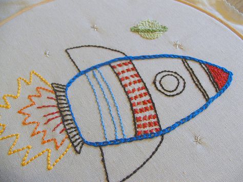 Rocket - make t-shirts for new school year Rocket Embroidery, Embroidered Bookmarks, Embroidered Ornaments, Embroidered Coasters, Embroidery Jeans Diy, Menu Covers, Kids Quilts, Embroidered Jewelry, Baby Pillow