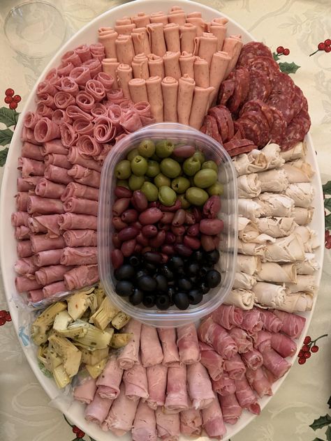 Cold Plates Ideas Food, Cold Plate Ideas, Kanape Ideas, Cold Meat Platter Ideas, Cold Cut Platter Ideas, Cold Cut Platter, Luncheon Recipes, Deli Platters, Food Display Table