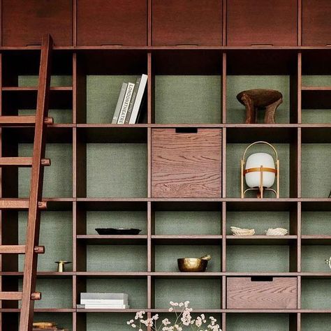 Liliana Trinca on Instagram Living Room Japanese Style, The World Of Interiors, Contemporary Home Office, Vogue Living, Wallpaper Magazine, Pierre Jeanneret, Living Room Cabinets, World Of Interiors, Mini House