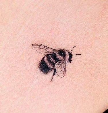 Honey Bee Tattoo, Bumble Bee Tattoo, Insect Tattoo, Bug Tattoo, Tasteful Tattoos, Cute Tiny Tattoos, Bee Tattoo, Little Tattoos, Simplistic Tattoos