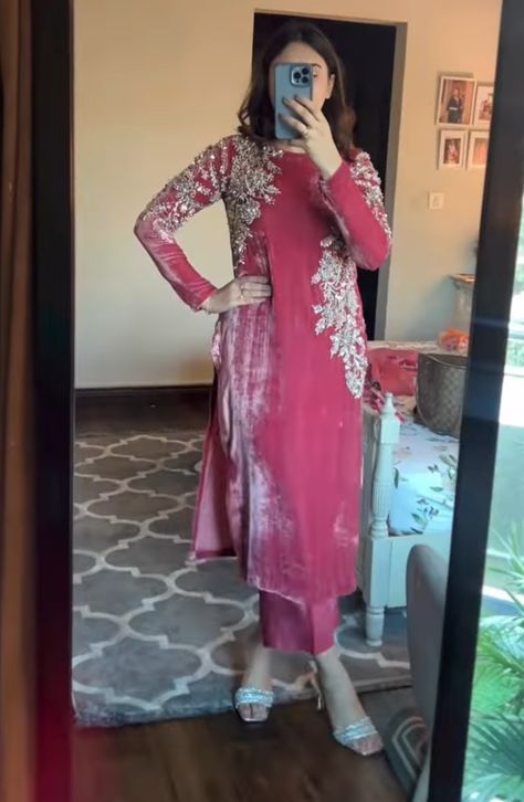 Shocking Pink Velvet Dress Pakistani, Pink Velvet Dress Outfit, Velvet Suit Design, Shadi Dresses, Lehenga Designs Simple, Velvet Dress Designs, Pakistani Fancy Dresses, Pakistani Dresses Casual, Pakistani Fashion Party Wear