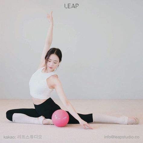 Artistic Gymnastics, Gymnastics Girls, Rhythmic Gymnastics, Dance Moms, Korean Girl, Ball Exercises, Gymnastics, Google Photos, Yoga