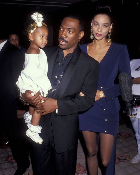 Urban Throwbacks on Instagram: “#EddieMurphy along with his wife (at the time) @nikimurphy & their oldest daughter @bria_murphy (1991)” Murphy Actor, Black Celebrity Couples, Black Music Artists, 90s Couples, Nicole Murphy, Famous People Celebrities, Oldest Daughter, 90s Hip Hop Fashion, Celebrity Families