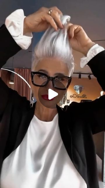 Silver Pixie Haircut, Hoodie Hairstyles, Messy Bob Haircut, Grey Hair And Glasses, Short White Hair, Bridesmaid Hair Down, Growing Out Short Hair Styles, Latest Short Hairstyles, Short Silver Hair