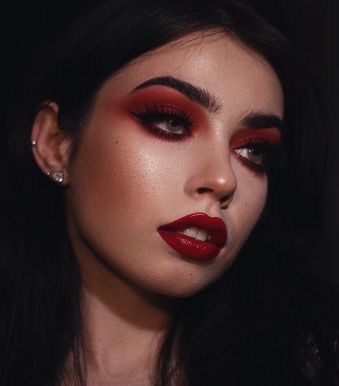 Red Eyeshadow Aesthetic, Gold Face Paint, Black And Red Makeup, Red Eyeshadow Makeup, Eyeshadow Aesthetic, Gold Eyeshadow Looks, Eyeshadow Natural, Red Eyeshadow Look, Pure Makeup