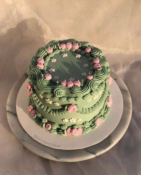 Vintage Wedding Cake Ideas, Floral Cake Design, Vintage Wedding Cake, 13 Birthday Cake, Vintage Birthday Cakes, Pinterest Cake, Holiday Cupcakes, Wedding Cake Ideas, Green Cake