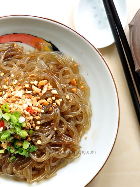 Hot and Sour Sweet Potato Noodles, Szechuan Style Sweet Potato Glass Noodles Recipe, Sweet Potato Noodles Recipe, Noodles Chinese, Glass Noodles Recipe, Vermicelli Recipes, Potato Noodles, Hong Kong Food, Sweet Potato Noodles, Asian Inspired Dishes