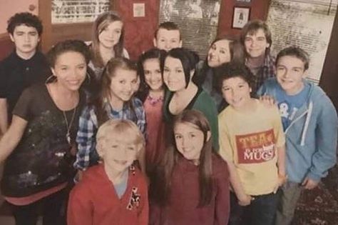 I miss them all😩❤️ - - #TracyBeakerReturns Tracy Beaker Returns Cast, The Dumping Ground Cast, Ground Aesthetic, Tracy Beaker Returns, Tracy Beaker, Uk Aesthetic, The Dumping Ground, Mc Ideas, Childhood Tv Shows