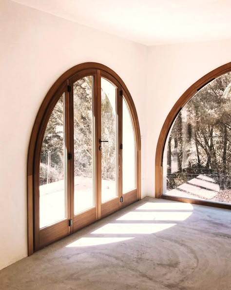 Arched Balcony Doors, Two Story Arched Windows, Trim Around Arched Windows, Modern Arch Window, Arch Window Design, Home Arches, Arched House, Arc Window, Round Doorway