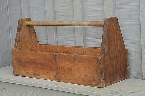 Wooden Toolbox Diy, Tool Carrier Ideas, Diy Tool Box Wood, Old Wood Tool Box Ideas, Tool Box Wood, Wooden Tool Boxes Diy, Wood Tool Box Decor, Wood Tool Box Ideas, Wooden Tool Box Decor