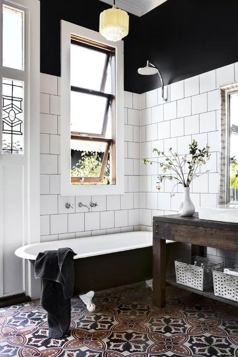 25 Gorgeous bathrooms with patterned tile | A House Full of Sunshine Arte Art Deco, Vintage Bathroom Tile, Beautiful Bathroom Designs, White Bathroom Tiles, Art Deco Bathroom, Deco Bathroom, Black And White Tiles, Architectural Styles, Bathroom Design Decor