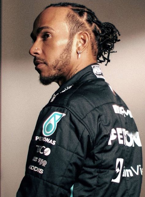 Lewis Hamilton Photoshoot, F1 Suit, Looking Over Shoulder, Hamilton Wallpaper, Lewis Hamilton Formula 1, F1 Lewis Hamilton, F1 Poster, Bad Photos, Bmw I8