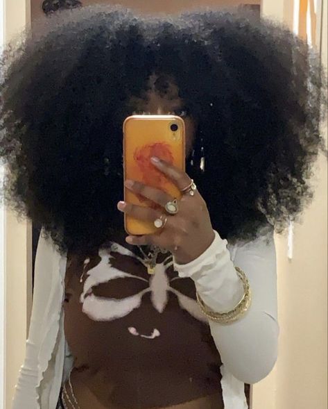 From Frizz to Fabulous: Tips for Perfect Afro Curls Long Natural Hair Aesthetic, Long 4c Hair Aesthetic, Long Coily Hair, 4c Hair Aesthetic, 4b Afro, Long Afro Hair, Natural Hair Aesthetic, Big Curly Afro, Big Afro Hair