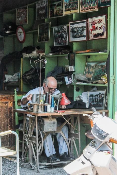 Pakistan Pictures, Middle East Culture, Sewing Men, Window Reflection, Perspective Drawing Architecture, Logo Sewing, India Culture, Leather Workshop, Tailor Shop