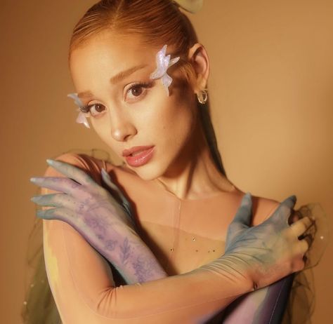 °❀⋆.ೃ࿔ new pictures shared by @voguemagazine and @alyxliu !! Ariana Grande Met Gala 2024 Performance, Ariana Grande Met Gala 2024, Ariana 2024, Ariana Grande Met Gala, Perfume Ariana Grande, Pretty Photoshoot, Gala Looks, Pfps Icons, Magazine Photoshoot