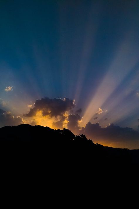 Dawn Mountains, Mountain Video, Dawn Painting, Dawn Landscape, Dawn Sky, Blue Photos, Dawn Photography, Darkest Night, Yearbook Themes