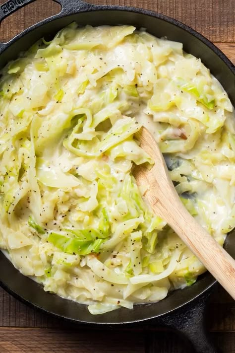 Creamed Cabbage 1 Cream Cabbage Recipes, Cabbage Sides, Pork Riblets Recipe, Cream Cabbage, Cauliflower Brussel Sprouts, Side Vegetable Dishes, Veggie Casserole Recipes, Cooked Cabbage Recipes, Creamy Cabbage