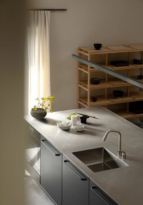 Muji Kitchen, Beautiful Houses Inside, Swedish Summer House, Architects House, Kitchen Concrete, Industrial Kitchen Island, Plywood Interior, Oak Cupboard, Industrial Style Kitchen