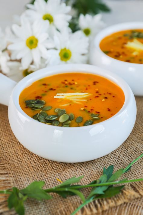 Sweet Potato Carrot Ginger Soup With Coconut Milk Sweet Pumpkin Seeds, Sweet Potato Carrot, Soup With Coconut Milk, Carrot Curry, Cold Soups, Gluten Free Snacks Healthy, Easy And Healthy Recipes, Coconut Milk Soup, Health Women