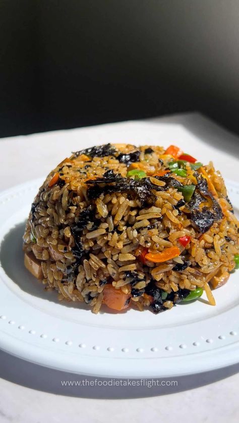 Fried Seaweed, Cooking Fried Rice, Seaweed Rice, Basil Fried Rice, Seaweed Snacks, Baked Tofu, Chili Garlic Sauce, Vegan Kitchen, Minced Meat