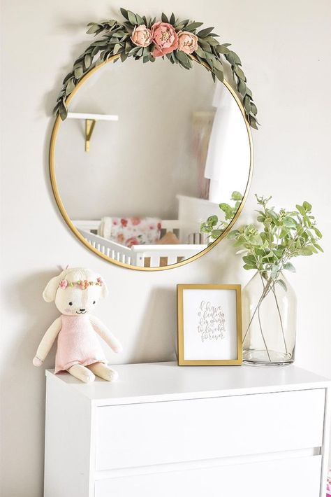 Floral nursery garland, flower wall decor, mirror decor -  Espelho detalhe flores Wall Decor Mirror, Garland Flower, Nursery Garland, Toddler Girl Room, Decor Mirror, Girl Nursery Room, Nursery Room Inspiration, Girl’s Room