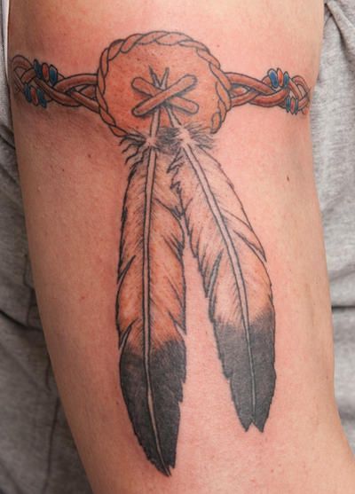 Find out everything important to know about Native American tattoos. The most popular images. Their deep meaning, key features of the tattoo, and history. Native Hand Tattoos, Choctaw Tribe, Symbol Tattoos With Meaning, Rope Tattoo, Native American Tattoo Designs, Indian Feather Tattoos, Native American Tattoo, American Indian Tattoos, Native American Tattoos