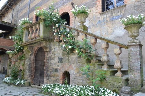 Living in a Medieval Castle in the Italian Countryside | ITALY Magazine Italian Castle Aesthetic, Medieval Castle Garden, Medieval Castle Courtyard, Italian Castle Interior, Medieval Castle Aesthetic, Mediterranean Castle, Medieval Courtyard, Italian Countryside Aesthetic, Medieval Castle Interior