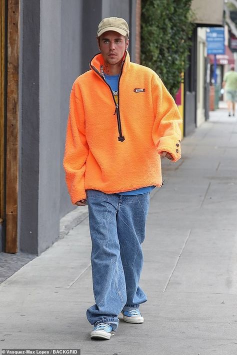 Orange Fleece Outfit, Orange Jacket Outfit Street Style, Orange Fits Men, Orange Jacket Outfit Men, Orange Hoodie Outfit Men, Orange Hoodie Outfit, Orange Outfit Men, Fleece Jacket Outfit Men, Hooded Jacket Outfit