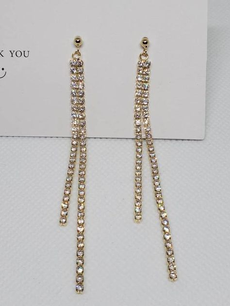 Long Diamond Earrings Design, Long Earrings Design, Dangly Gold Earrings, Earrings Design Gold, Earrings Drawing, Accessories For Prom, Earrings Gold Long, Chinese Earrings, Long Earrings Gold