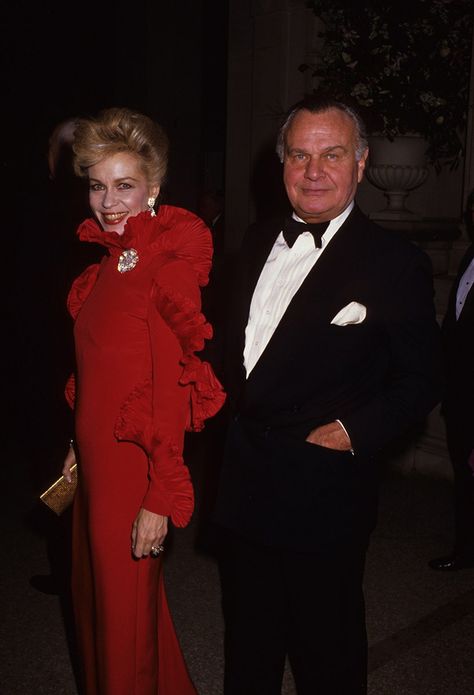 Business Woman Black, Lynn Wyatt, Mark D Sikes, Fashion Design Collection, Fashion D, American Fashion Designers, First Ladies, Elsa Peretti, Bill Blass