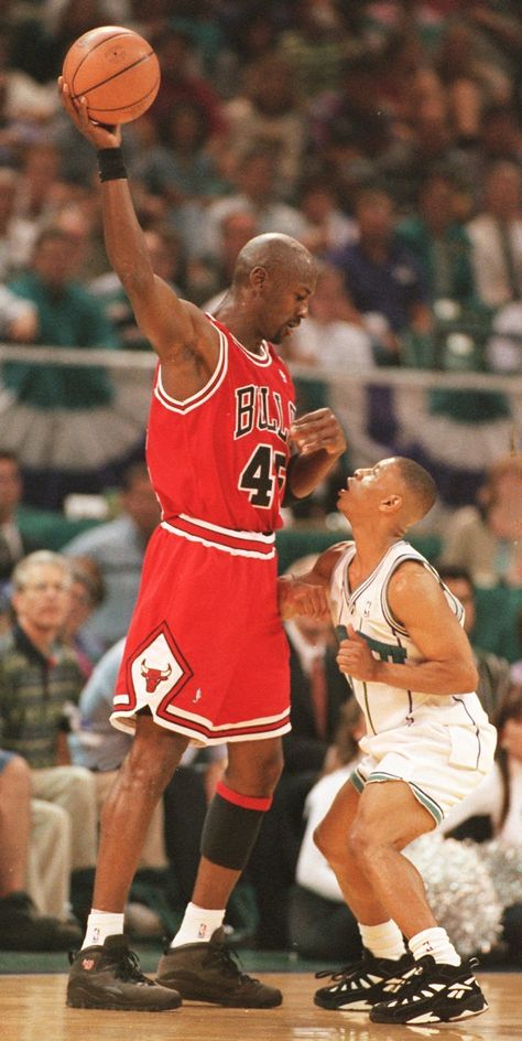 At 5 foot 3, Muggsy Bogues holds the record as shortest player in NBA history. Criticism of his height started on the basketball courts of the Baltimore projects and continued well into his career. Jordans Aesthetic, Michael Jordan Photos, Michael Jordan Pictures, Jordan Chicago, Michael Jordan Chicago Bulls, Michael Jordan Basketball, Basketball History, Basketball Photography, Jordan Basketball