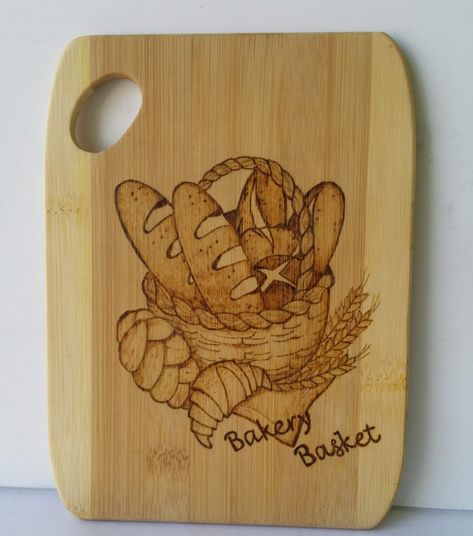 Wood Burning Chopping Board, Charcuterie Board Diy, Wood Burning Techniques, Vegetable Design, Wood Burn Designs, Wood Slice Art, Board Charcuterie, Bamboo Board, Pyrography Art