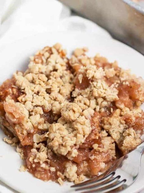 Ina Garten Apple Crisp - the BEST Thanksgiving Dessert - Sunday Supper Movement Ina Garten Apple Crisp, Dutch Oven Apple Crisp, Cinnamon Baked Apples, Apple Crisp Ina Garten, Dutch Oven Pot Roast, Snowflakes Diy, Gluten Free Apple Crisp, Fun Thanksgiving Desserts, Paper Snowflakes Diy