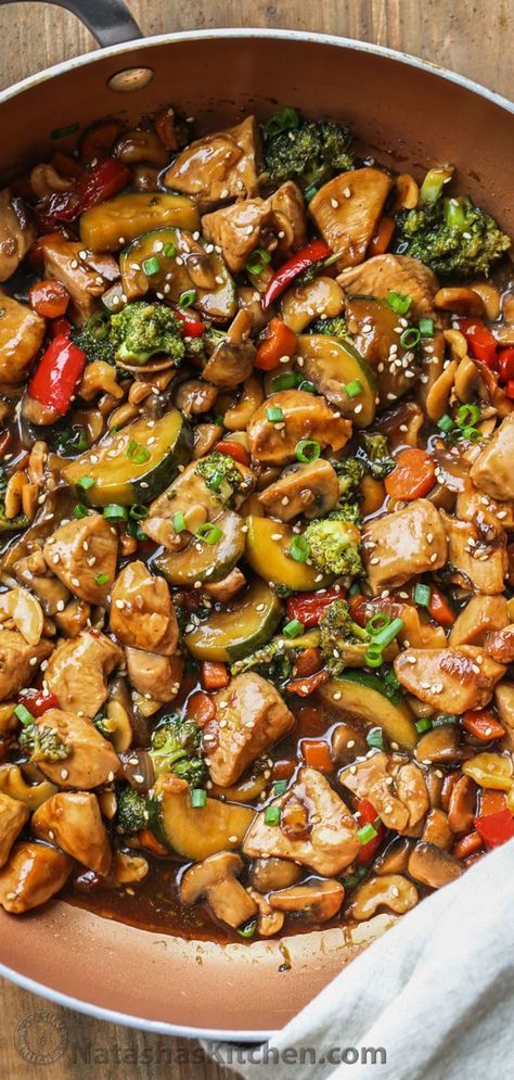 A 30-minute chicken stir fry recipe with a sweet and savory ginger honey soy sauce. Perfect easy dinner your whole family will love. | natashaskitchen.com #chicken #chicken #chickenrecipes #stirfry #chickenstirfry #takeout #betterthantakeout #asianfood #delicious #recipes #recipeoftheday #30minutemeals Chicken Vegetable Stir Fry, Chicken Stir Fry Recipe, Natashas Kitchen, Easy Chicken Stir Fry, Minute Chicken, Vegetable Stir Fry Recipe, Easy Stir Fry Recipes, Stir Fry Ingredients, Salt Block