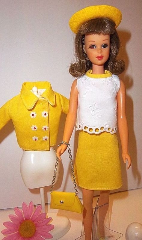 Barbie Timeline, 1960s Twiggy, 1960s Barbie, Barbie 1960, Sixties Style, Mod Jacket, Vintage Barbies, Fall Fashion Skirts, Barbie Clothing